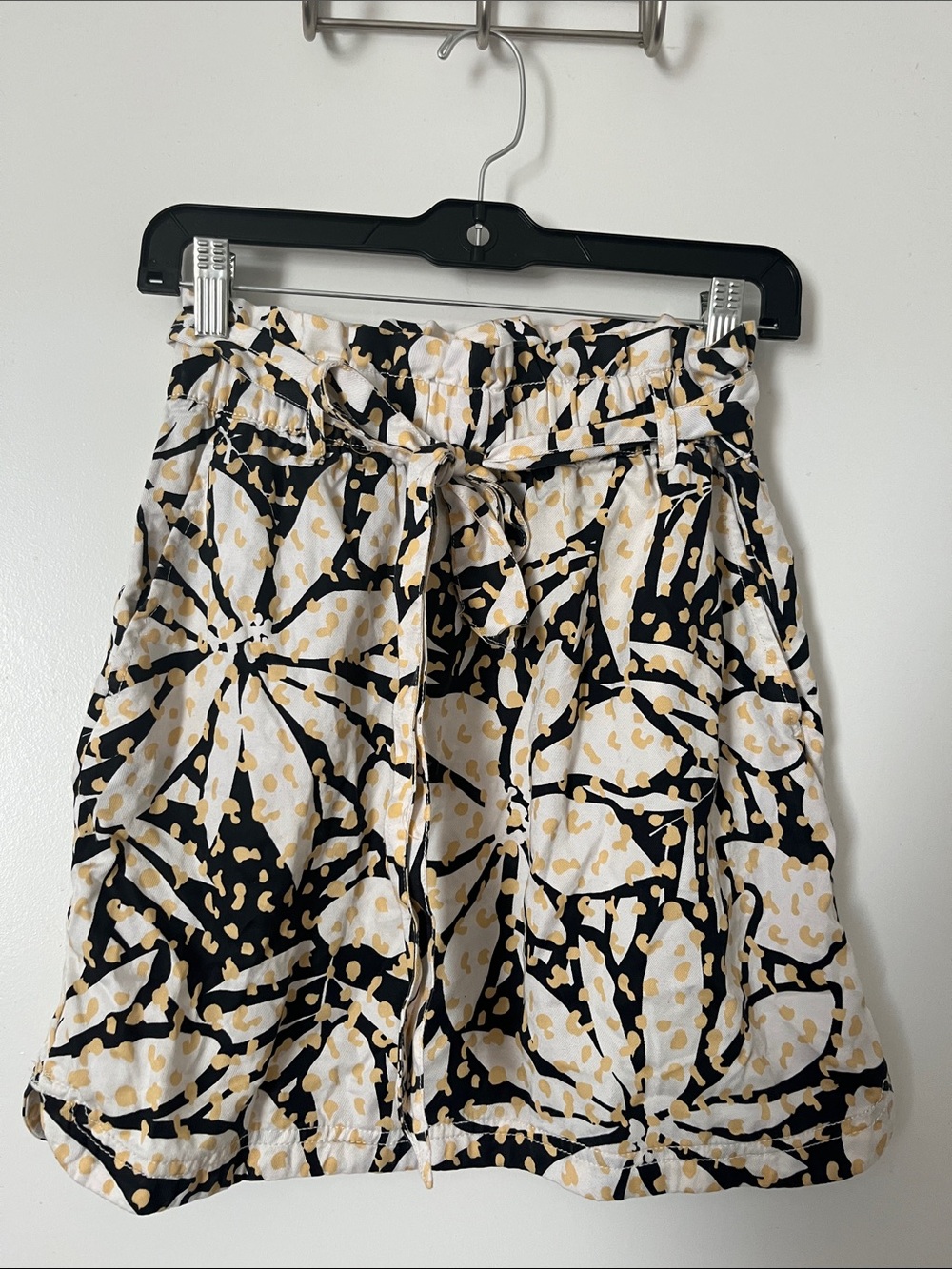 Nicole Miller Black White and Yellow Floral Tie-Waist Skirt